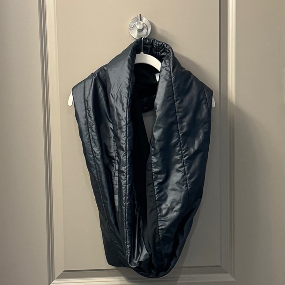 Nike Infinity Puffer Scarf - Picture 2 of 4